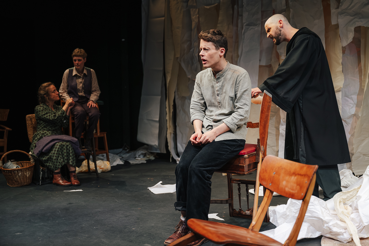 Der_zerbrochne_Krug-7151